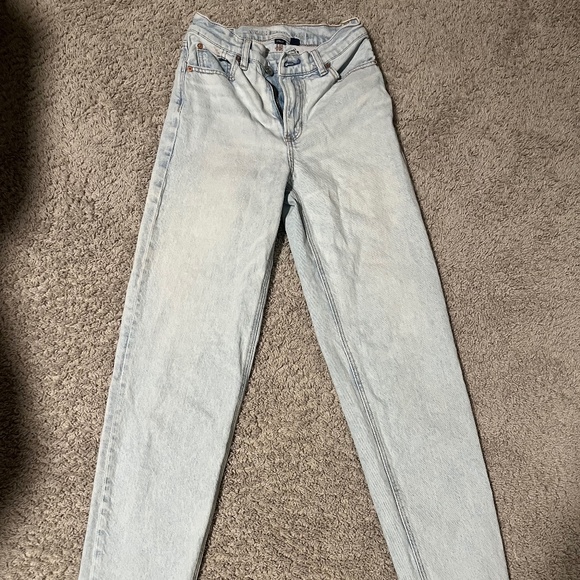 Light Wash jeans - Picture 1 of 2